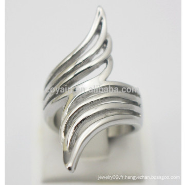 Hollow Wide Women Bandes de mariage Bijoux en acier inoxydable Angel Wing Finger Ring